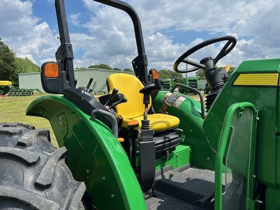 Image of John Deere 5090E equipment image 3