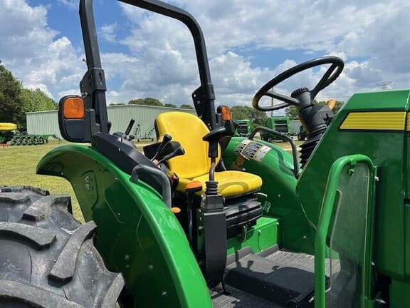 Image of John Deere 5090E equipment image 4