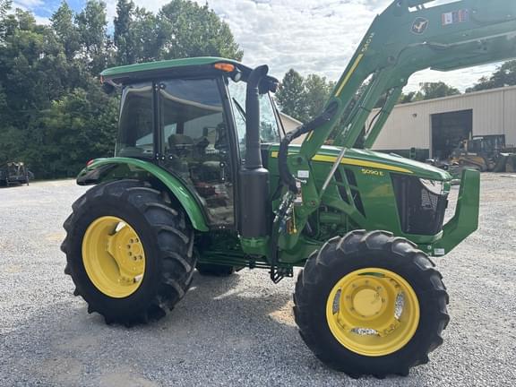 Image of John Deere 5090E equipment image 4