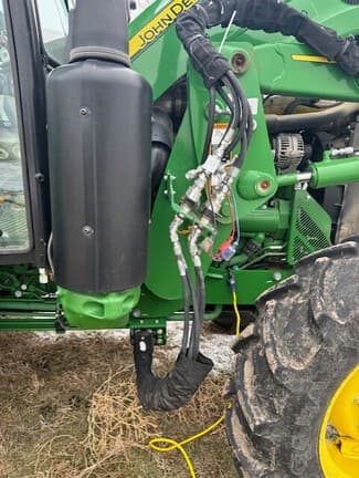 Image of John Deere 5090E equipment image 2