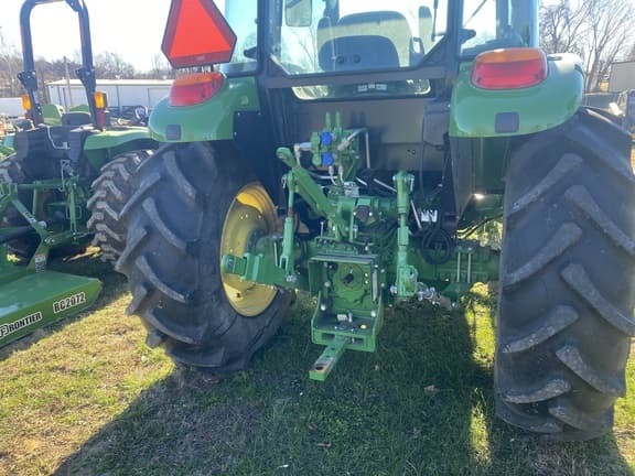 Image of John Deere 5090E equipment image 4