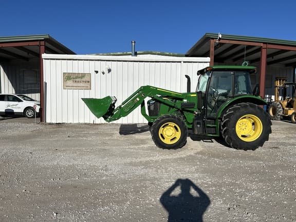 Image of John Deere 5090E equipment image 1