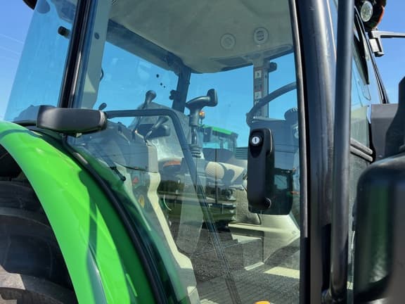 Image of John Deere 5090E equipment image 4