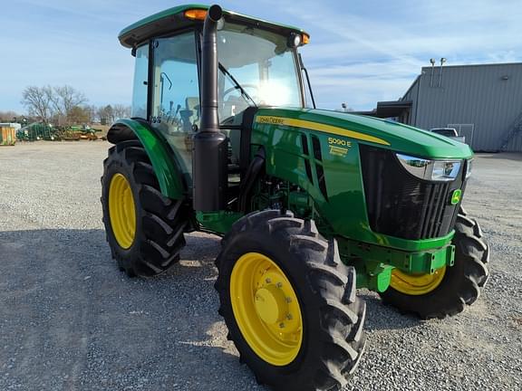 Image of John Deere 5090E equipment image 1