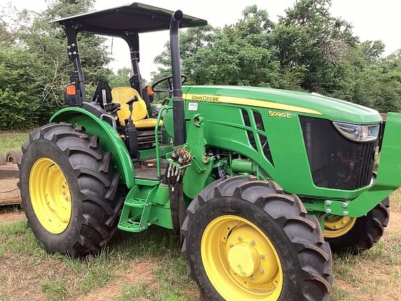 Image of John Deere 5090E equipment image 4