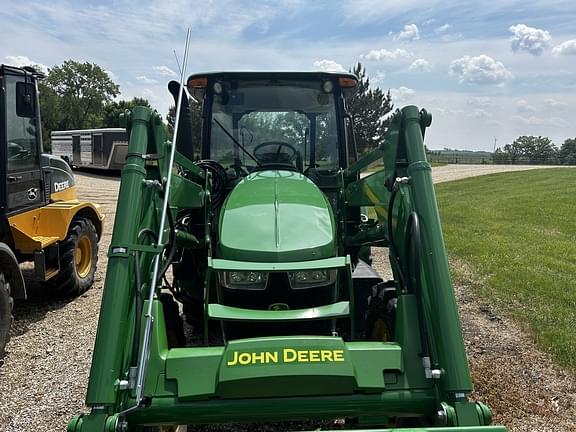 Image of John Deere 5090E equipment image 2