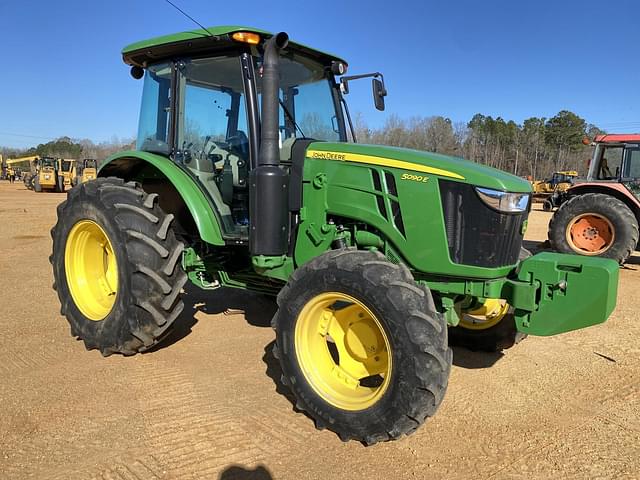 Image of John Deere 5090E equipment image 3