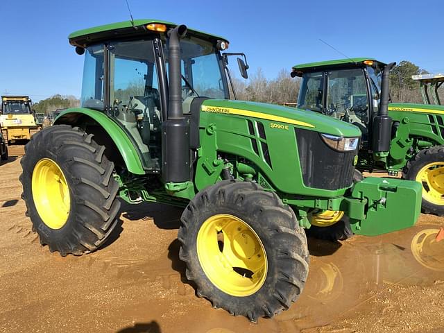 Image of John Deere 5090E equipment image 3