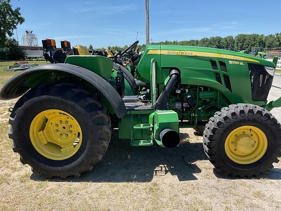 Image of John Deere 5090EL equipment image 4