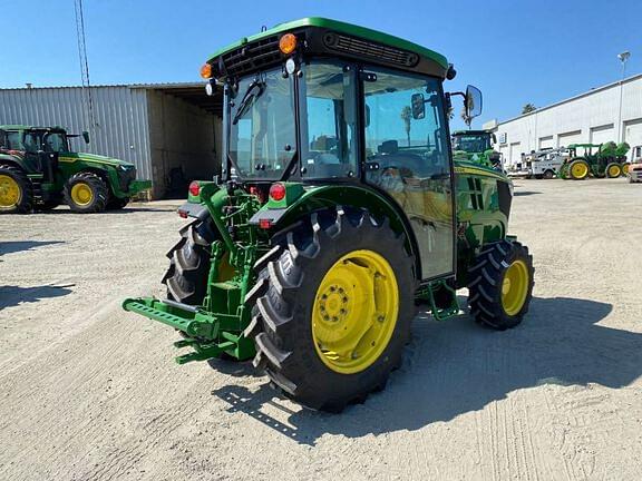 Image of John Deere 5090GN equipment image 4