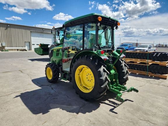 Image of John Deere 5090GN equipment image 2