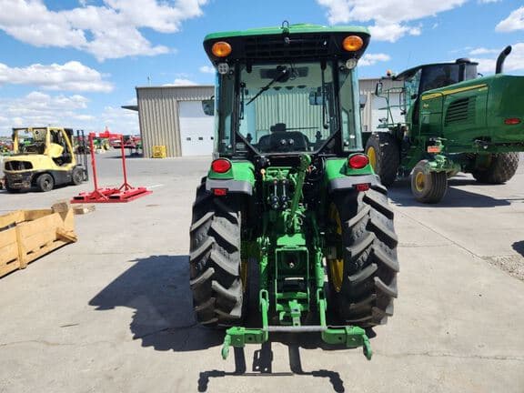 Image of John Deere 5090GN equipment image 3