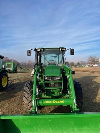 Image of John Deere 5090M equipment image 4