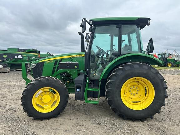 Image of John Deere 5090M equipment image 1