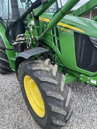 Image of John Deere 5090M equipment image 4