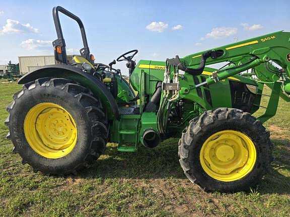 Image of John Deere 5090M equipment image 4