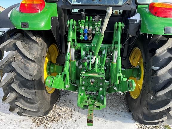 Image of John Deere 5090M equipment image 3