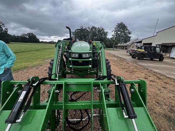 Image of John Deere 5090M equipment image 4