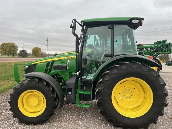 Image of John Deere 5090M equipment image 2