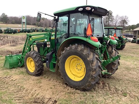 Image of John Deere 5090M equipment image 2