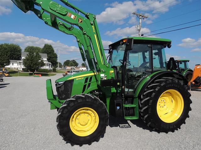 Image of John Deere 5090M equipment image 2