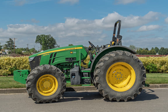 Image of John Deere 5090M equipment image 1