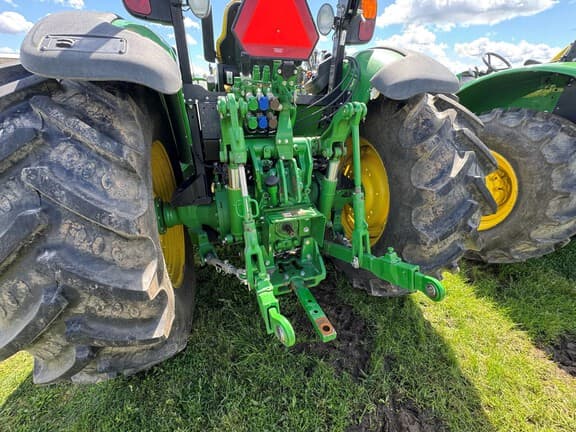 Image of John Deere 5090M equipment image 2