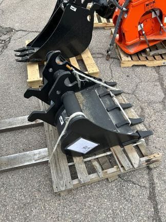 2022 John Deere Compact Excavator Bucket Equipment Image0