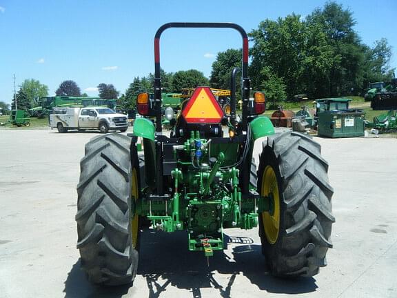 Image of John Deere 5100E equipment image 3