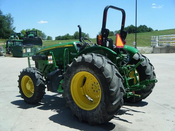 Image of John Deere 5100E equipment image 4