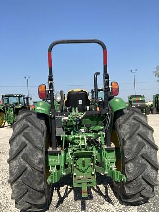 Image of John Deere 5100E equipment image 3