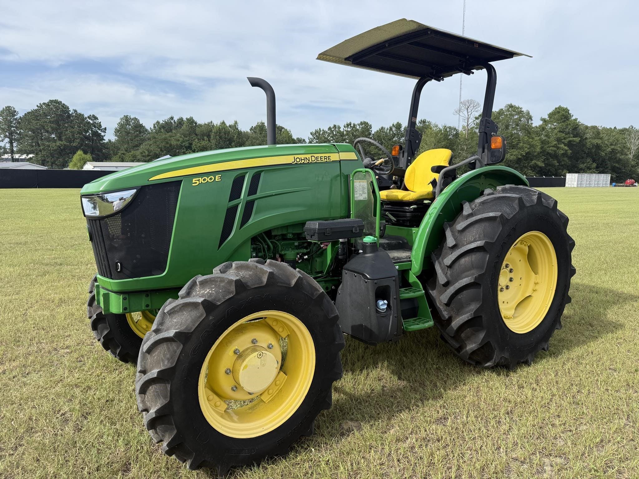 2022 John Deere 5100E Equipment Image0