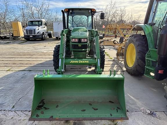 Image of John Deere 5100E equipment image 3