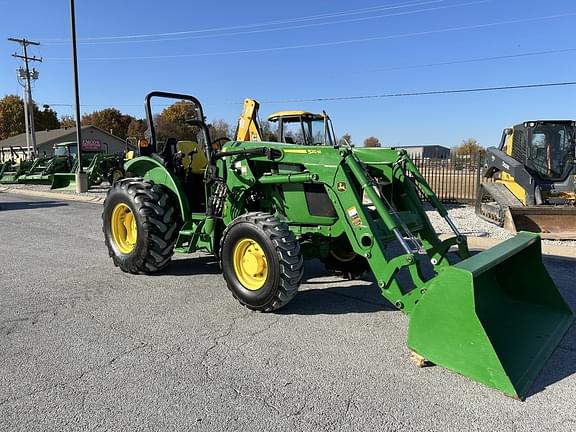 Image of John Deere 5100E equipment image 3