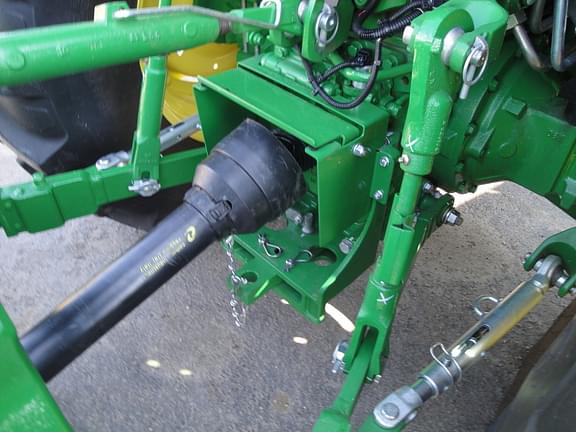 Image of John Deere 5100E equipment image 4