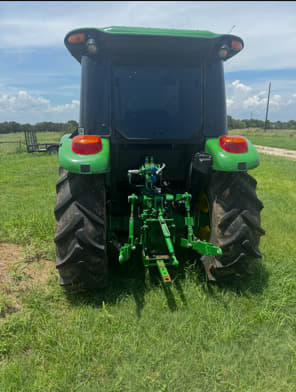 Image of John Deere 5100E equipment image 3