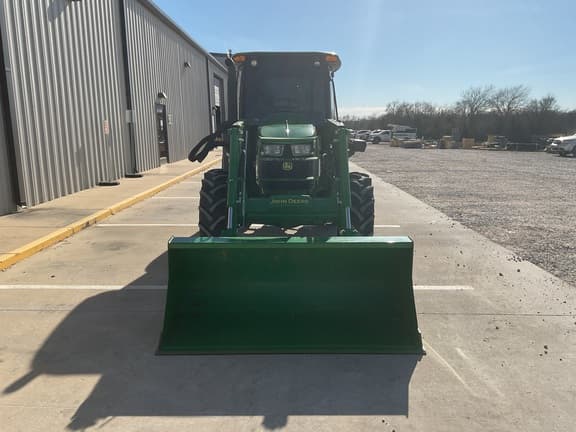 Image of John Deere 5100E equipment image 3