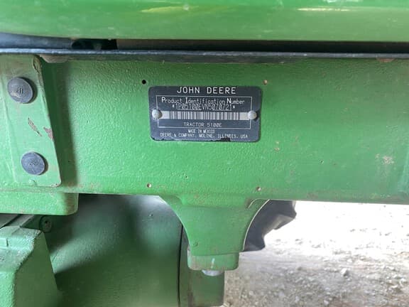 Image of John Deere 5100E equipment image 4