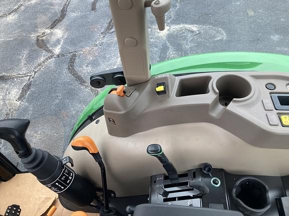 Image of John Deere 5100E equipment image 4