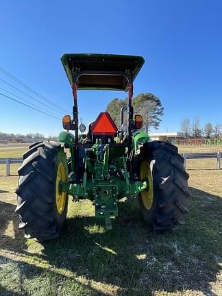 Image of John Deere 5100E equipment image 3