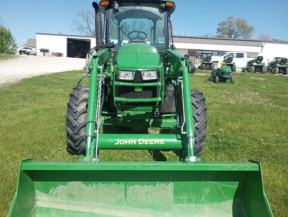 Image of John Deere 5100E equipment image 3