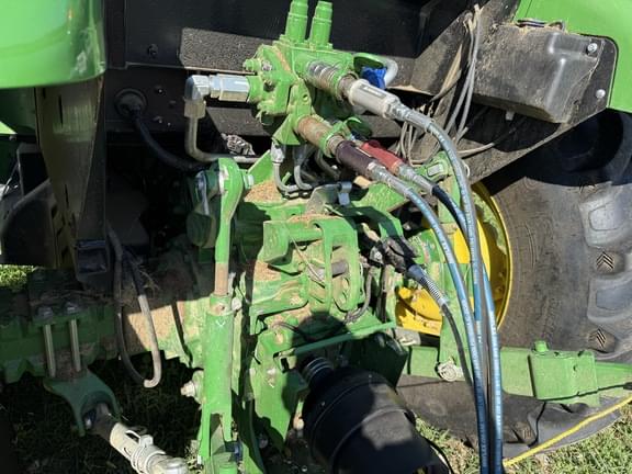 Image of John Deere 5100E equipment image 3