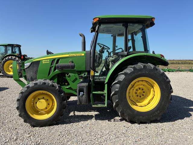 Image of John Deere 5100E equipment image 1