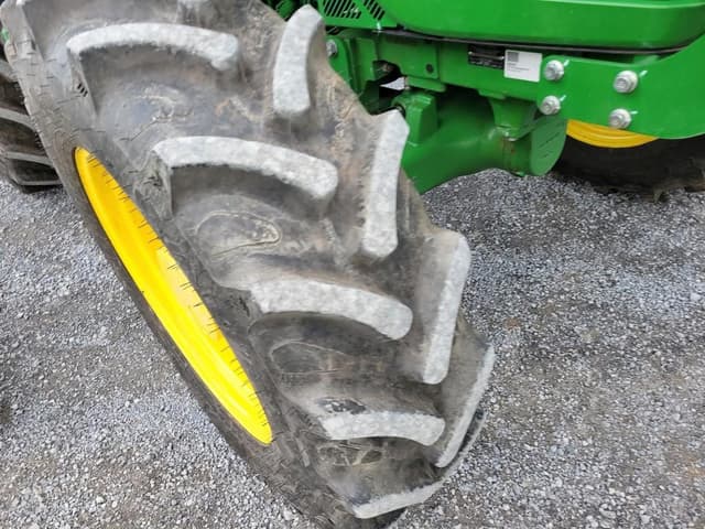 Image of John Deere 5100E equipment image 4