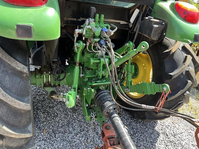 Image of John Deere 5100E equipment image 4