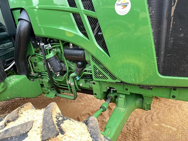 Image of John Deere 5100E equipment image 4