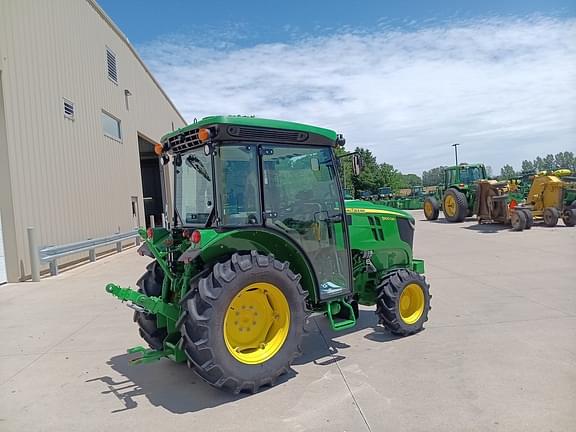 Image of John Deere 5100GN equipment image 2