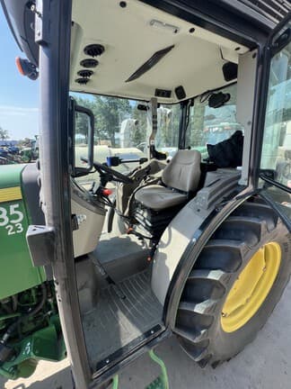 Image of John Deere 5100GN equipment image 3
