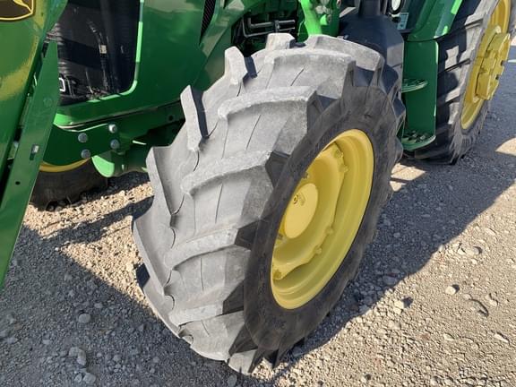 Image of John Deere 5100M equipment image 3
