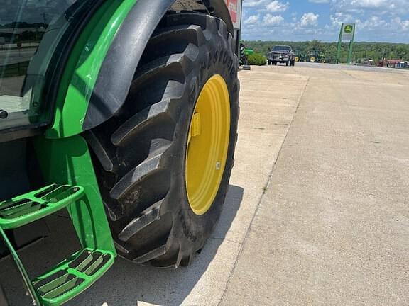 Image of John Deere 5100M equipment image 4